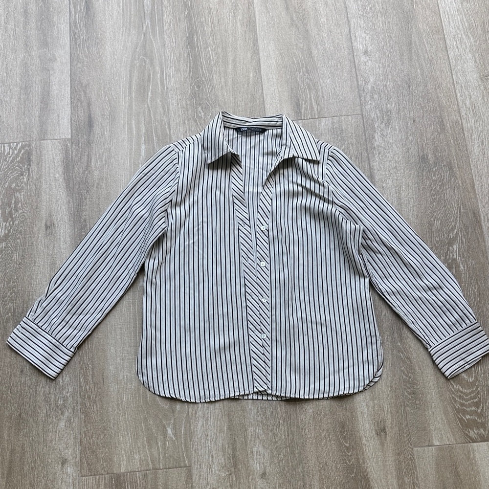 Zara Black and White Striped Button-Up Shirt - Medium
